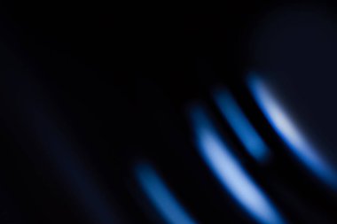 Tuhaf sisli Cadılar Bayramı orman arka planının bulanık fotoğrafı. Gizemli hareket, Cadılar Bayramı korku arkaplanı.