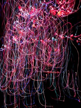 Kış gecesi arka planda bulanıklık var. Odak arkaplanı bulanıklaştı.