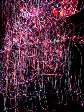 Kış gecesi arka planda bulanıklık var. Odak arkaplanı bulanıklaştı.