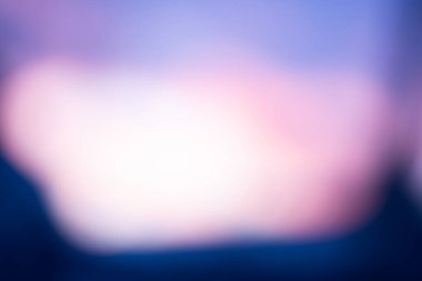 Bahar ya da yaz soyut doğa arka plan ve güneş parlamaları. Bulanık merhaba yaz arkaplanı gün ışığıyla aydınlanıyor.