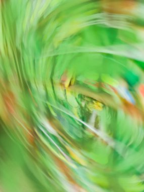 Renkli kağıt torbalarda odak çekirdeği bulanıklaşmıştı. Odaklanmamış bulanık resimde paketlenmiş tohumları seçer.