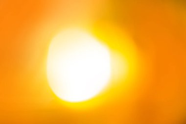  Güneşli ağaçlar soyut doğa bokeh dokusu. Renkli sonbahar bokeh arkaplanı.