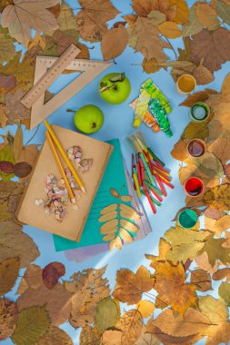 Eğitim fikri işte. Eski sanat eserleri okula geri dönüyor.