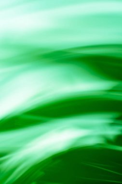 Soyut yeşil bulanık patlama arkaplanı yakınlaştırıyor. Radyal çizgiler şablonu kaplayan soyut bokeh yeşil arkaplan