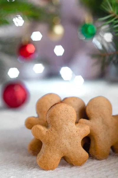 Homemade Christmas Gingerbread Man Cookies Close Festive Background Garland Lights — Stock Photo, Image