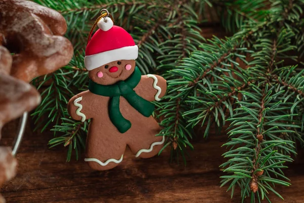 Christmas Gingerbread Man Toyand Fir Tree Branches Wooden Background Christmas — Stock Photo, Image