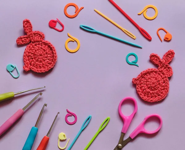Handmade Crochet Bunnies Crochet Tools Violet Background Top View Copy — Stock Photo, Image