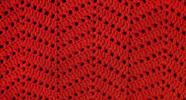 シェブロンステッチで赤いかぎ針編みのテクスチャ ジグザグパターンのかぎ針編みの生地 ストック写真