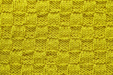 Sarı sitron dikişsiz örgü dokusu yakın. Örülmüş satranç deseni. Örgü arkaplan.