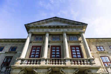 Görkemli Ukrayna sarayı, tarihi mimarinin sergilenmesi ve seyahat ilhamı.