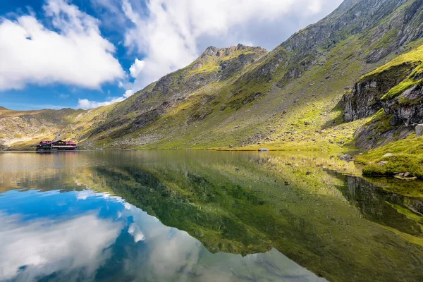 Scenic View Transylvanian Alps Mirrored High Altitude Balea Lake Romania — Stock Photo, Image