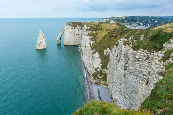 Vista Panorámica Costa Etretat Normandía Francia Con Mar Tranquilo Contra —  Fotos de Stock