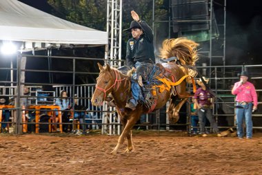 Itaja, Goias, Brezilya - 04 22 2023: cutiano adı verilen rodeo etkinliği