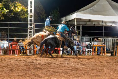 Itaja, Goias, Brezilya - 04 22 2023: cutiano adı verilen rodeo etkinliği