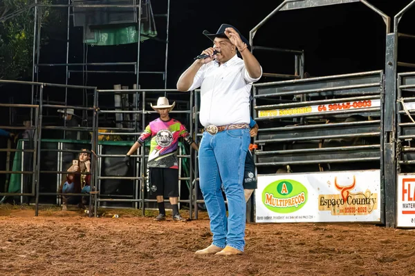 Itaja Goias Brezilya 2023 Rodeo Arenasında Mikrofonlu Bölgesel Rodeo Spikeri — Stok fotoğraf
