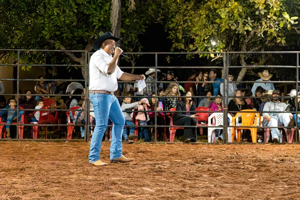 Itaja Goias Brezilya 2023 Rodeo Arenasında Mikrofonlu Bölgesel Rodeo Spikeri — Stok fotoğraf