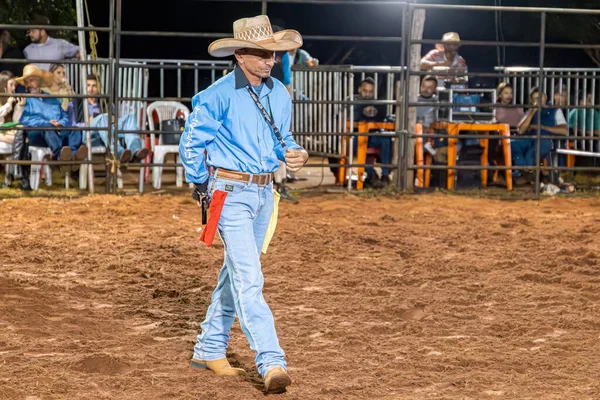 Itaja Goias Brasil 2023 Cowboy Man Bull Riding Judge Rodeo —  Fotos de Stock