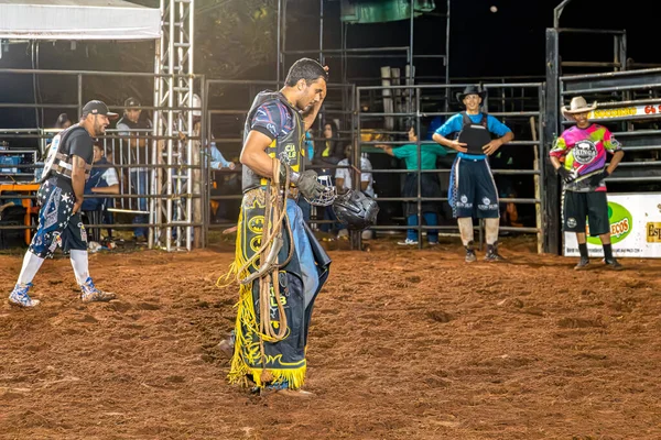 Itaja Goias Brazil 2023 Rodeo Rider Standing Arena Bull Riding — Stock Photo, Image