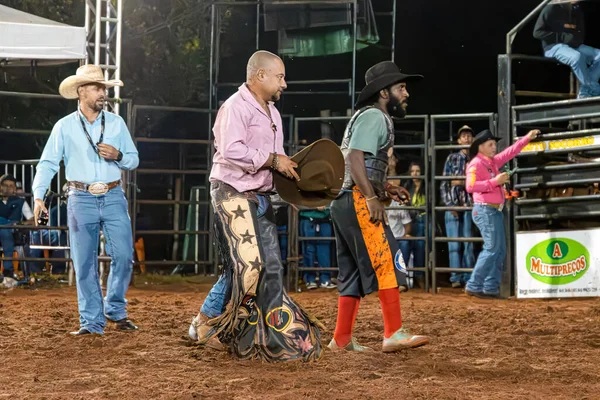 Itaja Goias Brazil 2023 Person Standing Horseback Riding Rodeo Arena — Stock Photo, Image