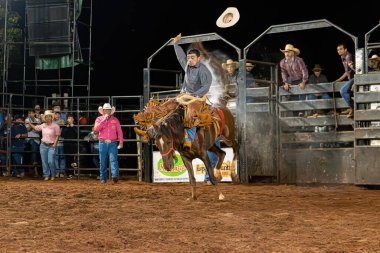 Itaja, Goias, Brezilya - 04 22 2023: cutiano adı verilen rodeo etkinliği