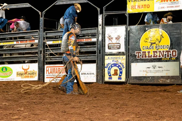 Itaja Goias Brazil 2023 Person Bull Riding Event Rodeo Arena — Stock Photo, Image