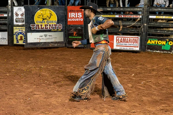 Itaja Goias Brazil 2023 Person Bull Riding Event Rodeo Arena — Stock Photo, Image