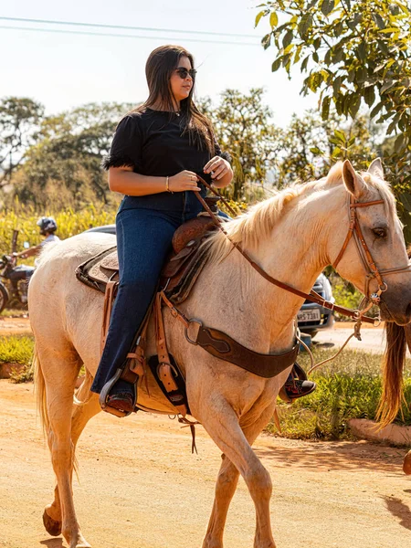 巴西戈亚斯Apore 2023年7月5日 在巴西Apore市的公共道路上向公众开放的骑马活动 — 图库照片