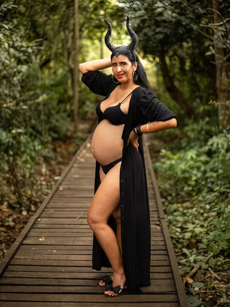 Mujer Embarazada Posando Sesión Fotos Femenina Naturaleza —  Fotos de Stock