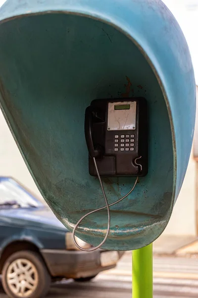 Fechar Uma Cabine Telefônica Pública Uma Calçada — Fotografia de Stock