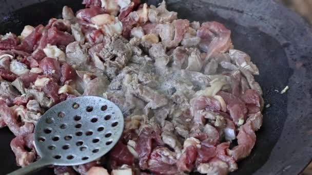 Rindfleisch Kochen Auf Eisenteller — Stockvideo