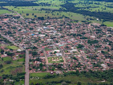 Itaja, Goias, Brezilya 04 10 2024: Gündüzleri itaja goias kentinin hava görüntüsü