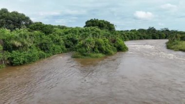 Cassilandia 'daki Cachoeira doğal turist bölgesinin havadan görüntüsü.