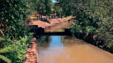 Cassilandia, Mato Grosso do Sul, Brezilya - 01 26 2024 Portekizce imzalayın Kurallara uyun Salto 'daki kazalardan biz sorumlu değiliz