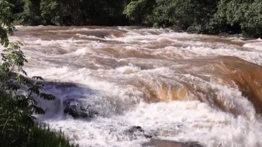 Cassilandia, Mato Grosso do Sul, Brezilya - 01 26 2024 Portekizce imzalayın Kurallara uyun Salto 'daki kazalardan biz sorumlu değiliz