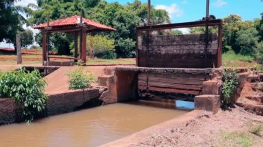 Cassilandia, Mato Grosso do Sul, Brezilya - 01 26 2024 Portekizce imzalayın Kurallara uyun Salto 'daki kazalardan biz sorumlu değiliz
