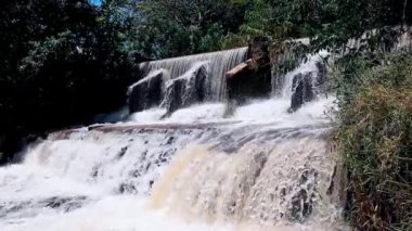 Cassilandia, Mato Grosso do Sul, Brezilya - 01 26 2024 Portekizce imzalayın Kurallara uyun Salto 'daki kazalardan biz sorumlu değiliz