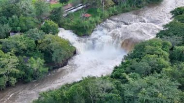 Cassilandia, Mato Grosso do Sul, Brezilya - 01 26 2024 Portekizce imzalayın Kurallara uyun Salto 'daki kazalardan biz sorumlu değiliz