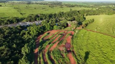 Cassilandia, Mato Grosso do Sul, Brezilya - 01 26 2024 Portekizce imzalayın Kurallara uyun Salto 'daki kazalardan biz sorumlu değiliz