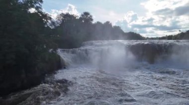 Cassilandia, Mato Grosso do Sul, Brezilya - 01 26 2024 Portekizce imzalayın Kurallara uyun Salto 'daki kazalardan biz sorumlu değiliz