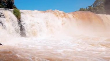 Cassilandia, Mato Grosso do Sul, Brezilya - 01 26 2024 Portekizce imzalayın Kurallara uyun Salto 'daki kazalardan biz sorumlu değiliz