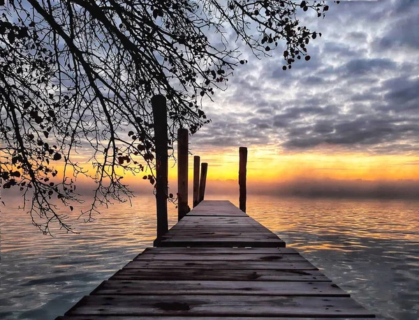 Деревянный Пирс Озере — стоковое фото