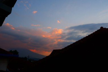 Gün batımının güzel bir görüntüsü