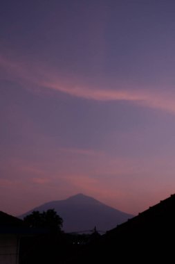 Günbatımı gökyüzü arka planı, manzara günbatımı ışığı, gökyüzü manzarası arka plan