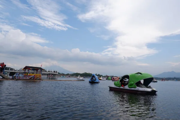 Bagendit Lago Atracciones Turísticas Con Bote Pedal Para Jugar Medio — Foto de Stock