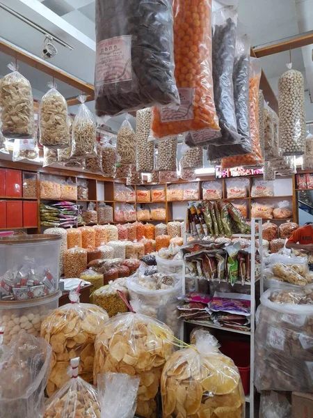 Souvenir Stand Full Indonesian Traditional Snacks — Stock Photo, Image