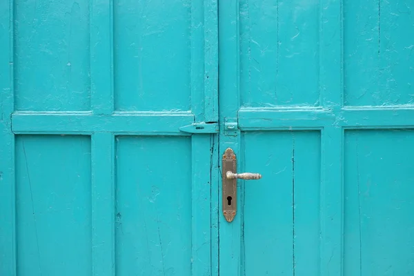 Zbliżenie Szczegółowa Faktura Niebieskiej Farby Odrywanie Starych Drewnianych Drzwi — Zdjęcie stockowe