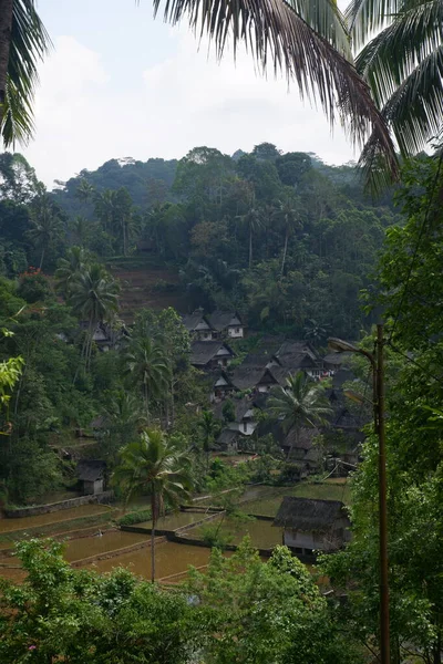 Pueblo Tradicional Indonesio Rodeado Montañas Arrozales Llamado Kampung Naga —  Fotos de Stock