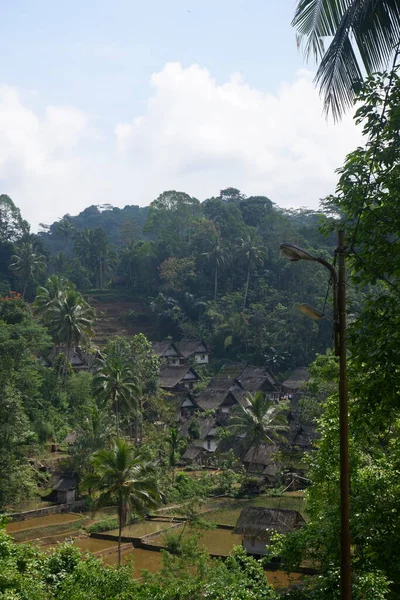 Pueblo Tradicional Indonesio Rodeado Montañas Arrozales Llamado Kampung Naga —  Fotos de Stock