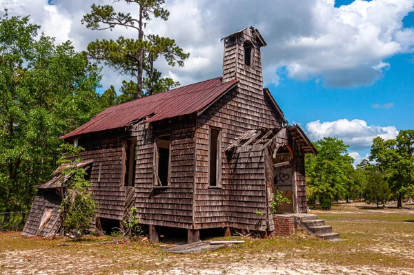 Egy Régi Elhagyatott Elhanyagolt Templom Egy Mellékúton Dél Karolinában — Stock Fotó