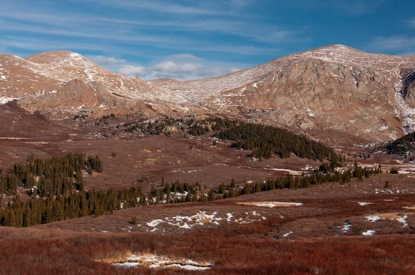 겨울날 콜로라도 산맥의 고개의 아름답고 야생적 외딴곳에 탁트인 — 스톡 사진